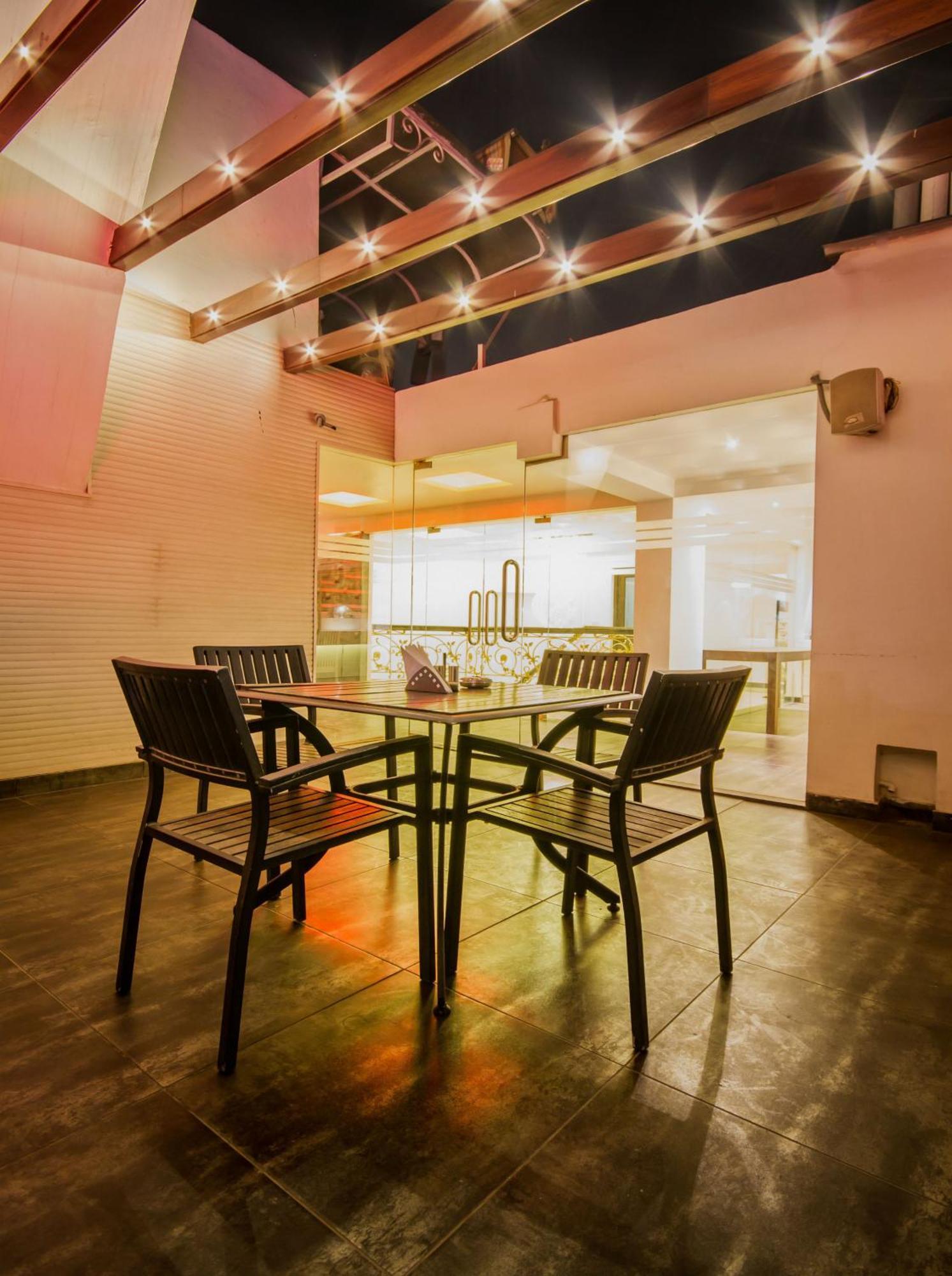 Hotel Grand Godwin Near Railway Stn Offers Free Airport Pick-up 4*