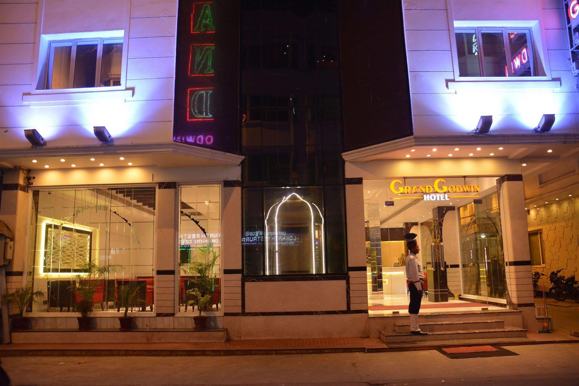 Hotel Grand Godwin Near Railway Stn Offers Free Airport Pick-up