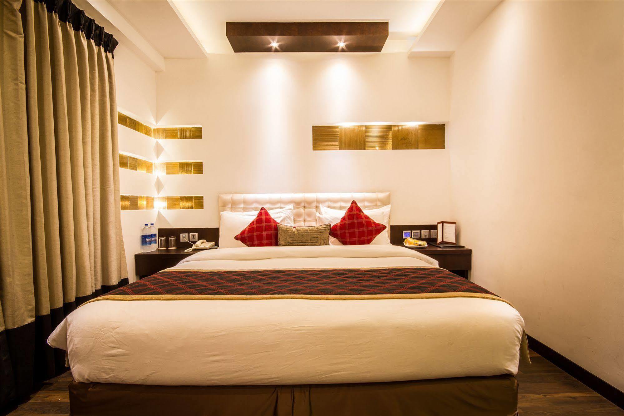 Grand Godwin Near Railway Stn Offers Free Airport Pick-up New Delhi