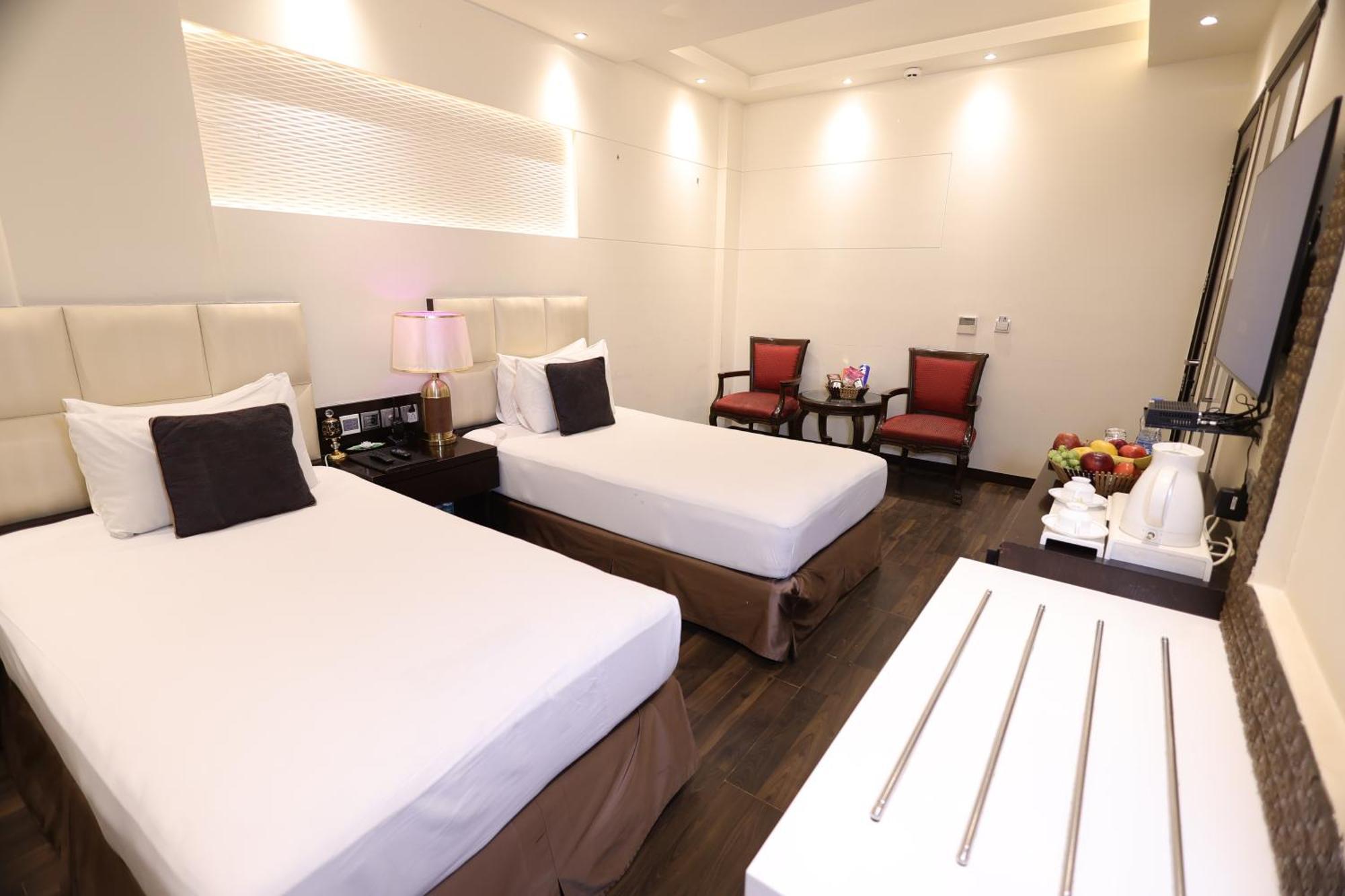 Grand Godwin Near Railway Stn Offers Free Airport Pick-up Hotel 4*