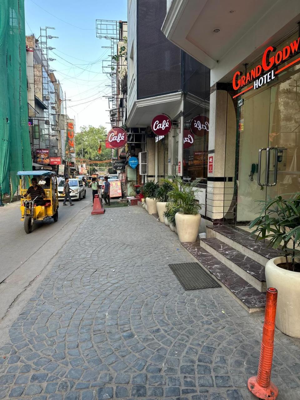 Grand Godwin Near Railway Stn Offers Free Airport Pick-up