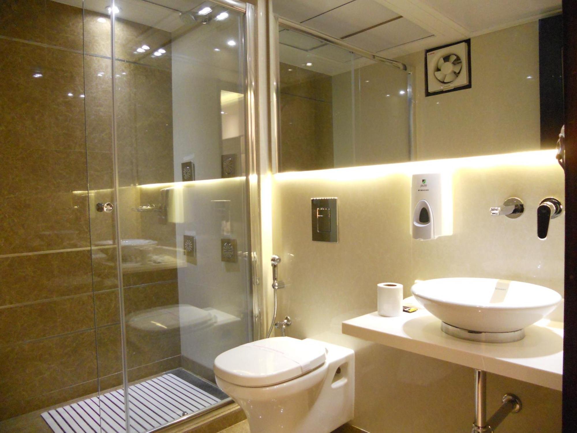 Hotel Grand Godwin Near Railway Stn Offers Free Airport Pick-up 4*