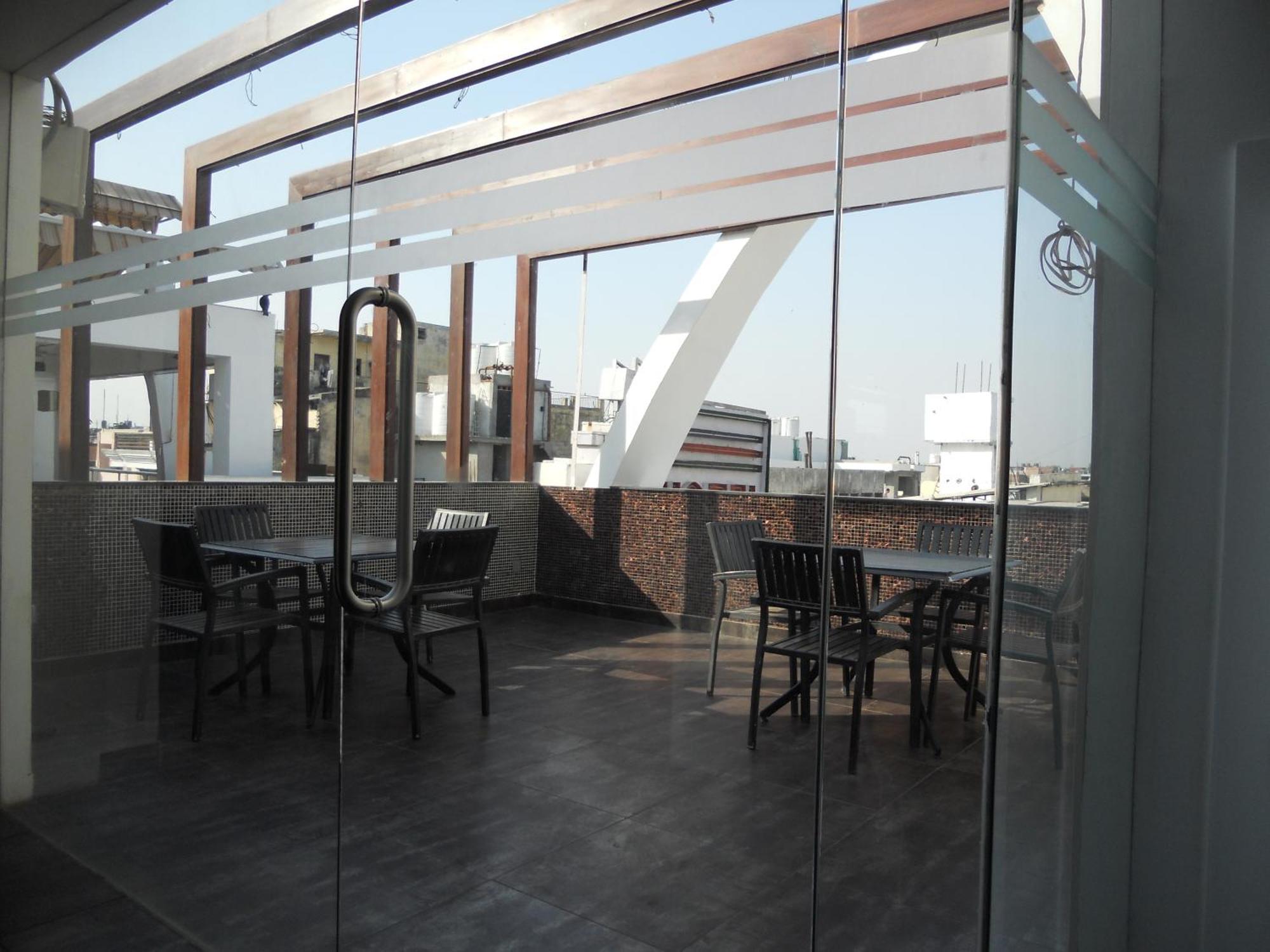 Hotel Grand Godwin Near Railway Stn Offers Free Airport Pick-up New Delhi