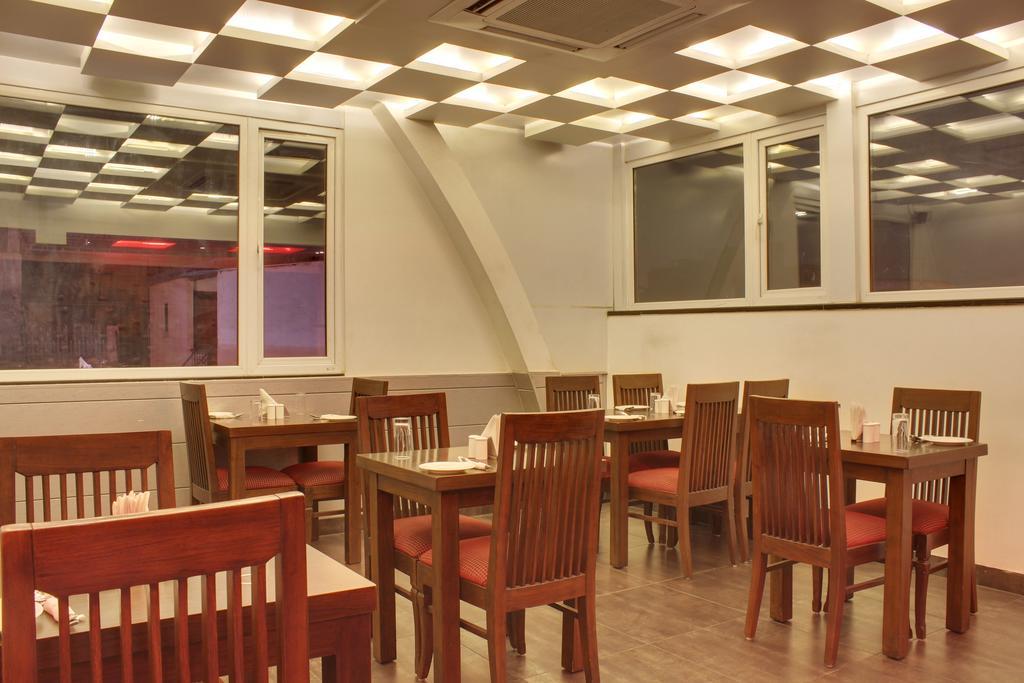 Grand Godwin Near Railway Stn Offers Free Airport Pick-up New Delhi