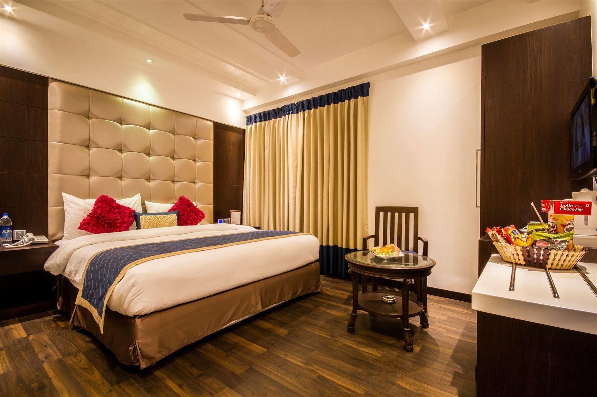 Grand Godwin Near Railway Stn Offers Free Airport Pick-up 4*