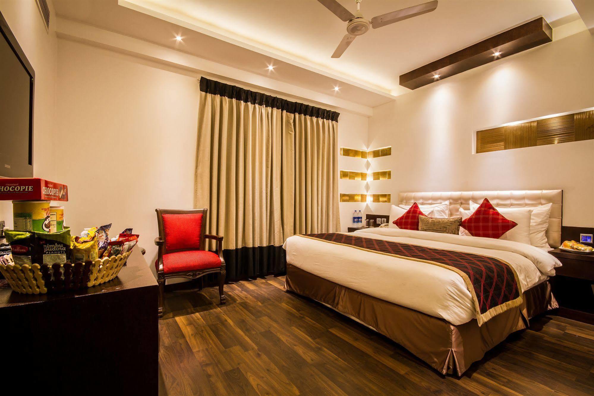 Grand Godwin Near Railway Stn Offers Free Airport Pick-up Hotel 4*